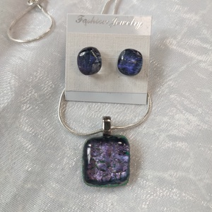 Csillogó fémes lila dichroic antiallergén üvegékszer, pötty füli és medál  - ékszer - ékszerszett - Meska.hu