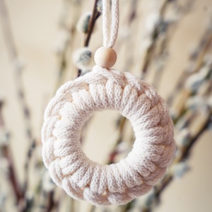 Húsvéti, tavaszi makramé dísz, Otthon & Életmód, Dekoráció, Fali és függő dekoráció, Függődísz, Csomózás, MESKA