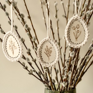 Három darabos tavaszi, húsvéti dísz, horgolt húsvéti tojás - virágos szett - otthon & életmód - dekoráció - fali és függő dekoráció - függődísz - Meska.hu