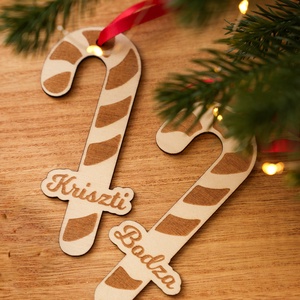 Egyedi névvel feliratozható/gravírozható karácsonyi dísz,  cukorka pálca - candy cane   - karácsony - karácsonyi lakásdekoráció - karácsonyfadíszek - Meska.hu