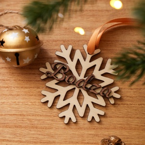 Egyedi névvel feliratozható/gravírozható, személyre szabható karácsonyfadísz, hópehely, Karácsony, Karácsonyi lakásdekoráció, Karácsonyfadíszek, Famegmunkálás, Gravírozás, pirográfia, MESKA