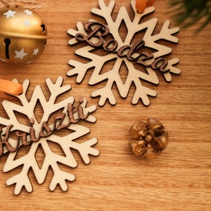 Egyedi névvel feliratozható/gravírozható, személyre szabható karácsonyfadísz, hópehely - karácsony - karácsonyi lakásdekoráció - karácsonyfadíszek - Meska.hu