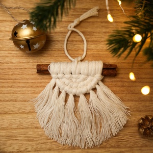 Fahéj alapra/rúdra készített makramé karácsonyfadísz - karácsony - karácsonyi lakásdekoráció - karácsonyfadíszek - Meska.hu