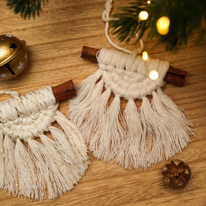 Fahéj alapra/rúdra készített makramé karácsonyfadísz - karácsony - karácsonyi lakásdekoráció - karácsonyfadíszek - Meska.hu