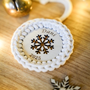 Személyre szabható egyedi névvel feliratozható horgolt karácsonyfadísz - karácsony - karácsonyi lakásdekoráció - karácsonyfadíszek - Meska.hu