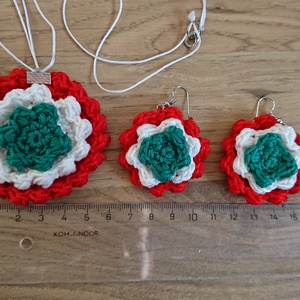 Nemzeti színű nyaklánc fülbevalóval - ékszer - ékszerszett - Meska.hu