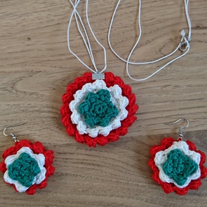 Nemzeti színű nyaklánc fülbevalóval - ékszer - ékszerszett - Meska.hu