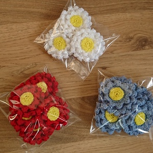 5 db virág kitűző Nőnapra, Ékszer, Kitűző és Bross, Horgolás, Ebben a csomagban 5 db horgolt virág kitűzőt tudok adni biztostűvel.
Egy virág átmérője kb. 5 cm.
A..., MESKA