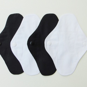 Mosható tisztasági betét- fekete és fehér ( 4 db/ cs ) - szépségápolás - intim higiénia - tisztasági betét - Meska.hu