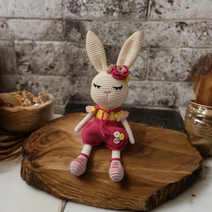 Vivi a szende nyuszi amigurumi technikával kézzel horgolt  - játék & sport - plüssállat & játékfigura - nyuszi - Meska.hu