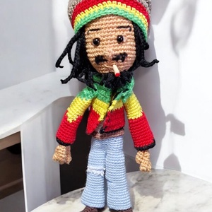 Amigurumi technikával horgolt Bob Marley énekes  - otthon & életmód - dekoráció - asztal és polc dekoráció - horgolt & csipketerítő - Meska.hu