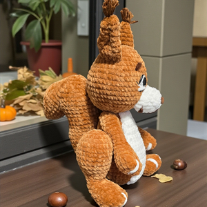 Amigurumi horgolt Mókus zsenília fonalból  - játék & sport - plüssállat & játékfigura - más figura - Meska.hu