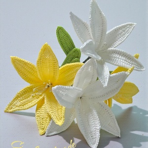 Horgolt Liliom fehér színben készleten  - otthon & életmód - virágdekoráció - virágdíszek - dekor koszorúk, kopogtatók - Meska.hu