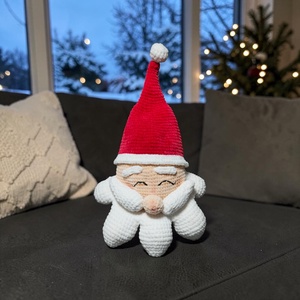 Amigurumi horgolt Mikulás dekoráció  - karácsony - karácsonyi lakásdekoráció - karácsonyfa szoknya, karácsonyfa alátét - Meska.hu