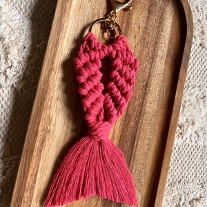 Nagy halacska makramé-kulcstartó - táska & tok - kulcstartó & táskadísz - kulcstartó - Meska.hu