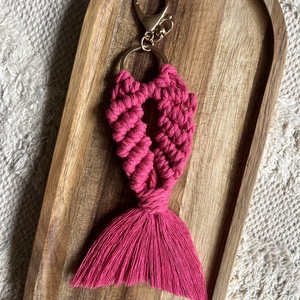 Nagy halacska makramé-kulcstartó - táska & tok - kulcstartó & táskadísz - kulcstartó - Meska.hu