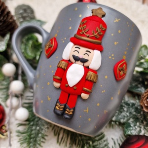 Derűs Diótörő karácsonyi bögre - Skarlát varázs - otthon & életmód - konyhafelszerelés, tálalás - tálalás - bögre & csésze - Meska.hu