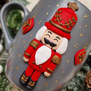 Derűs Diótörő karácsonyi bögre - Skarlát varázs - otthon & életmód - konyhafelszerelés, tálalás - tálalás - bögre & csésze - Meska.hu