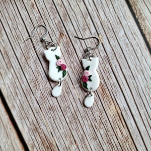Romantikus rózsás fülbevaló - Cica, Ékszer, Fülbevaló, Lógó fülbevaló, Gyurma, MESKA