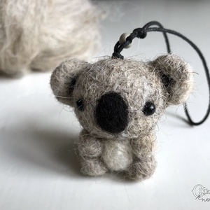 Tűnemezelt aranyos koala figura - Meska.hu