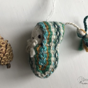 Nemezelt-szövött aranyos manó karácsonyfa dísz - karácsony - karácsonyi lakásdekoráció - karácsonyi manók, figurák - Meska.hu