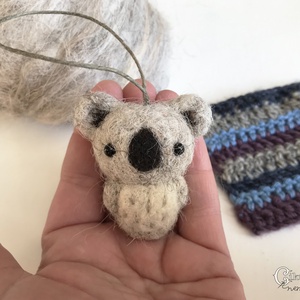 Tűnemezelt mini koala horgolt takaróban - játék & sport - plüssállat & játékfigura - más figura - Meska.hu