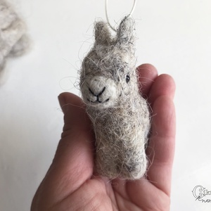 Tűnemezelt  szürke láma/alpaka figura - játék & sport - plüssállat & játékfigura - láma - Meska.hu