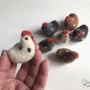 Tűnemezelt mini tyúkok többféle színben - esküvő - dekoráció - asztaldísz - Meska.hu