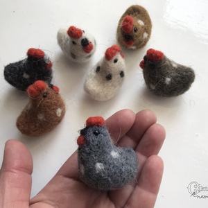 Tűnemezelt mini tyúkok többféle színben - esküvő - dekoráció - asztaldísz - Meska.hu