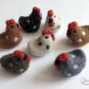 Tűnemezelt mini tyúkok többféle színben - esküvő - dekoráció - asztaldísz - Meska.hu
