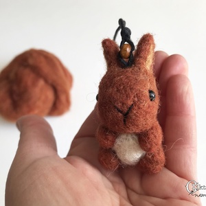 Tűnemezelt aranyos mókus figura - táska & tok - kulcstartó & táskadísz - kulcstartó - Meska.hu