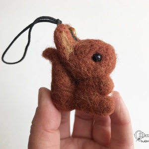 Tűnemezelt aranyos mókus figura - táska & tok - kulcstartó & táskadísz - kulcstartó - Meska.hu