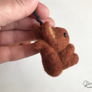 Tűnemezelt aranyos mókus figura - táska & tok - kulcstartó & táskadísz - kulcstartó - Meska.hu