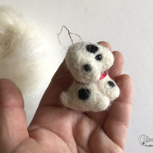 Tűnemezelt aranyos kiskutya karácsonyfadísz - karácsony - karácsonyi lakásdekoráció - karácsonyfadíszek - Meska.hu