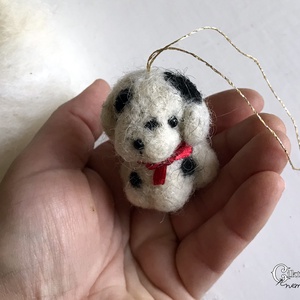 Tűnemezelt aranyos kiskutya karácsonyfadísz - karácsony - karácsonyi lakásdekoráció - karácsonyfadíszek - Meska.hu