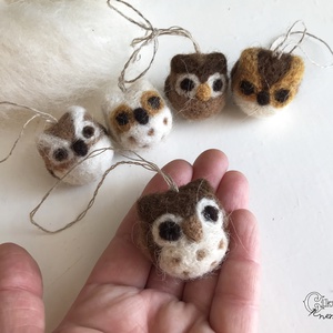 Tűnemezelt mini baglyok - egyedi karácsonyfadísz szett - karácsony - karácsonyi lakásdekoráció - karácsonyfadíszek - Meska.hu