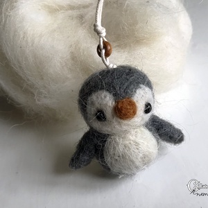 Tűnemezelt szürke pingvin karácsonyfadísz, Játék & Sport, Plüssállat & Játékfigura, Más figura, Nemezelés, MESKA