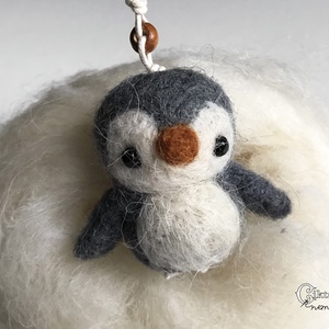 Tűnemezelt szürke pingvin karácsonyfadísz - játék & sport - plüssállat & játékfigura - más figura - Meska.hu