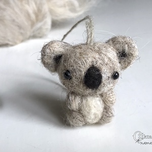 Tűnemezelt aranyos koala, Karácsony, Karácsonyi lakásdekoráció, Karácsonyfadíszek, Nemezelés, MESKA