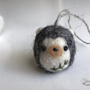 Tűnemezelt aranyos süni karácsonyfadísz - Meska.hu