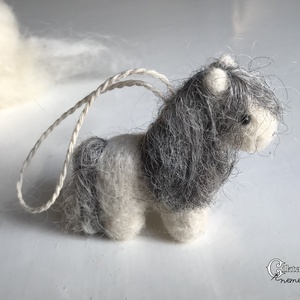 Tűnemezelt aranyos póni/lovacska karácsonyfadísz - játék & sport - plüssállat & játékfigura - ló - Meska.hu