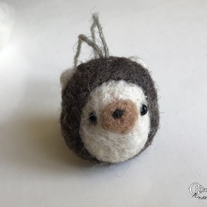 Tűnemezelt aranyos süni karácsonyfadísz - Meska.hu