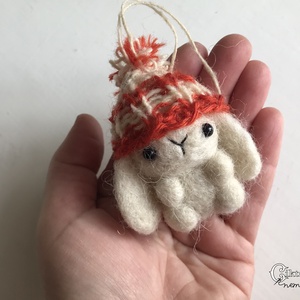 Tűnemezelt fehér nyuszi kötött sapkában - játék & sport - plüssállat & játékfigura - nyuszi - Meska.hu