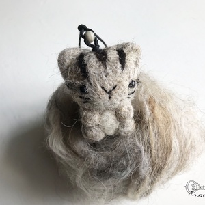 Tűnemezelt szürke cica - játék & sport - plüssállat & játékfigura - cica - Meska.hu