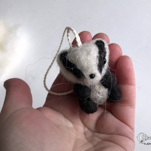 Tűnemez pici borz figura -  - Meska.hu