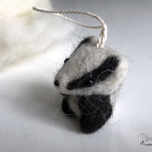 Tűnemez pici borz figura -  - Meska.hu