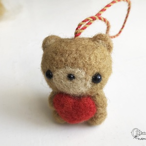 Tűnemezelt maci piros szívvel - játék & sport - plüssállat & játékfigura - maci - Meska.hu