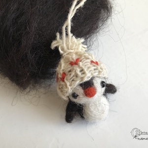 Tűnemezelt aranyos pingvin kötött sapkában  - játék & sport - plüssállat & játékfigura - pingvin - Meska.hu