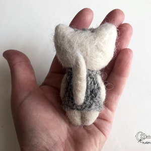 Aranyos nemez cica kötött ruhában - játék & sport - plüssállat & játékfigura - cica - Meska.hu