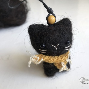 Tűnemezelt aranyos fekete macska - Meska.hu